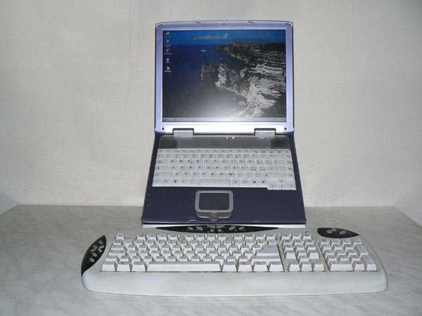 il Notepal S usato con una tastiera wireless